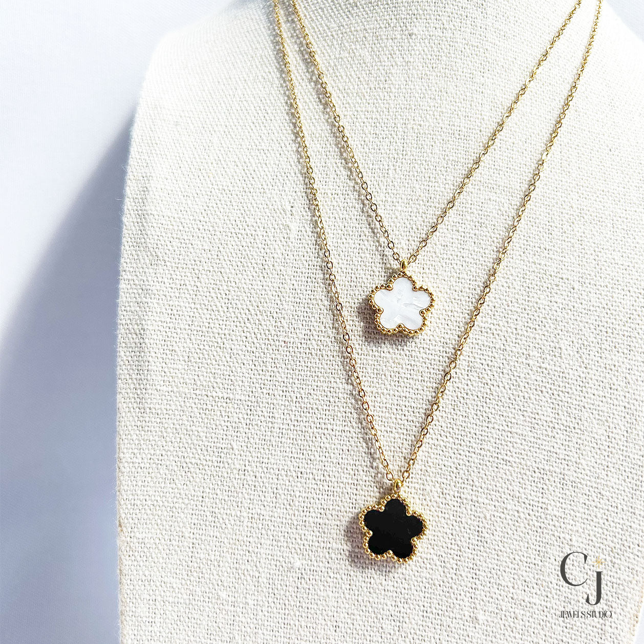 Black & White Flower Necklace