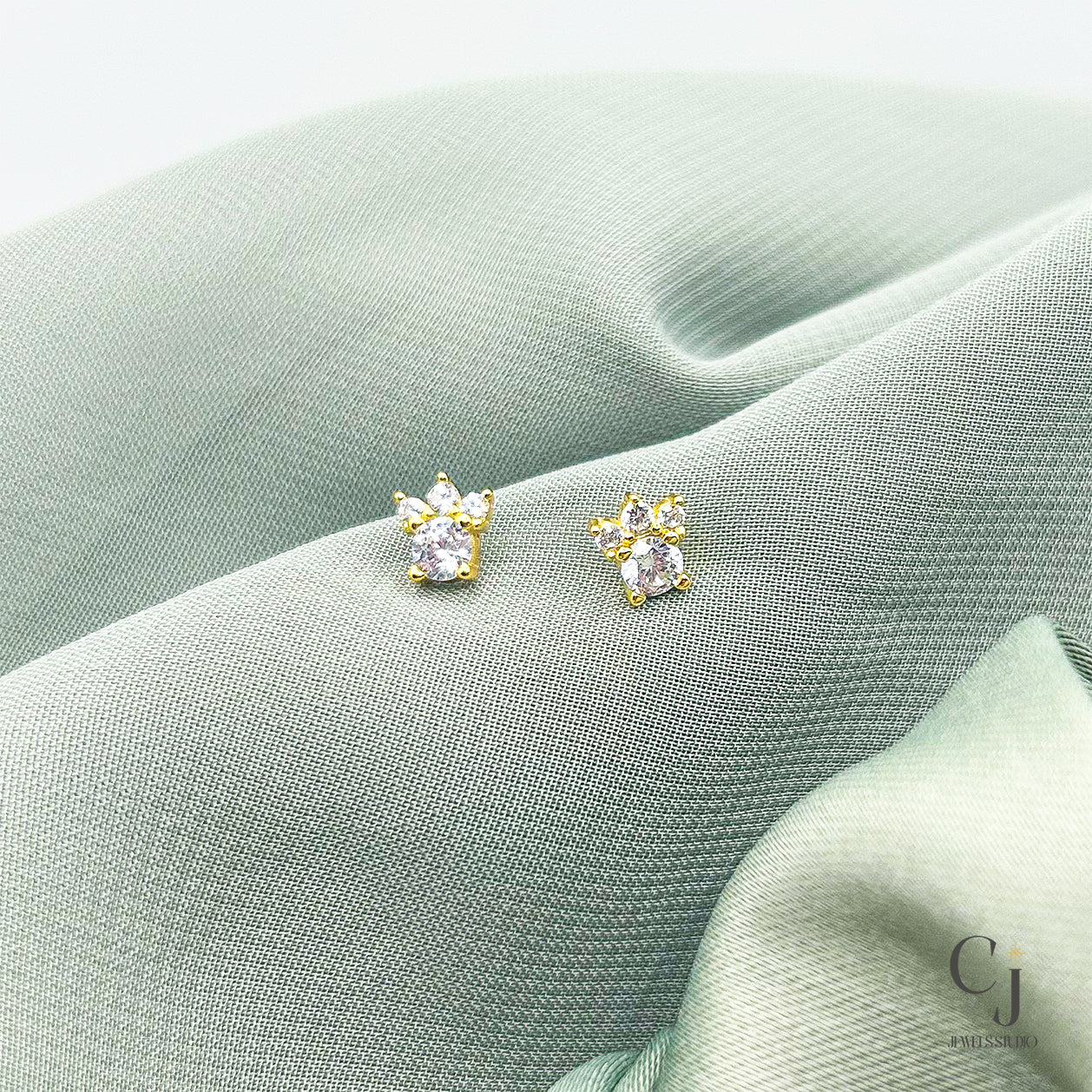 Cluster Gold Stud Earring | Stud Earring | CJ Jewels Studio